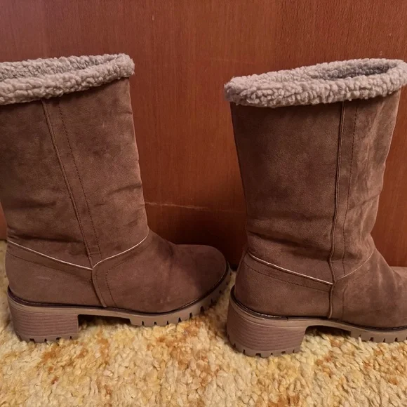 Fall / Winter Boots - Picture 3 of 3